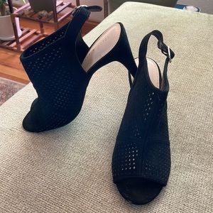 Kelly & Katie black heeled sandals